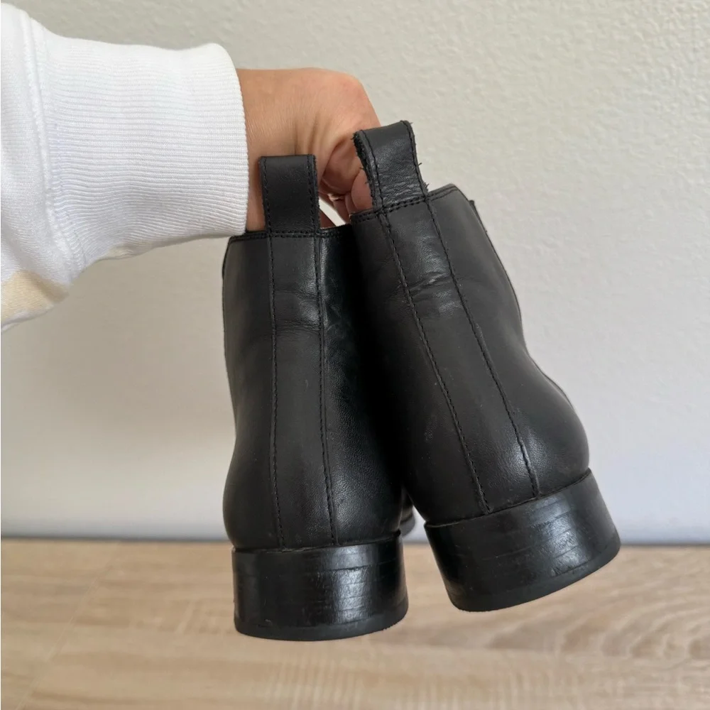 Nisolo black leather Chelsea pull on ankle Boots Women’s Sz 7.5‎